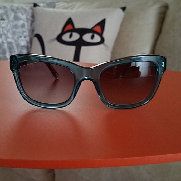 Burberry Sunglass Model 4209 - Picture 3 of 8